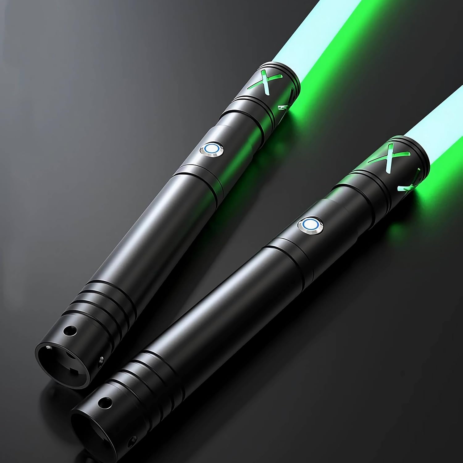 Lichtschwert für Erwachsene 2 in 1 Duell-Lichtschwerter für Kinder 2er Pack Metall Lightsaber mit 12 RGB-Farben Echte Laserschwert 82 Klinge für Weihnachten Halloween Cosplay Geburtstagsgeschenk